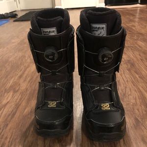 Thirtytwo snowboard boots size 8 women BOA lace